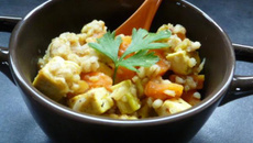 Risotto épicé de graines aux petits légumes et au tofu