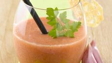 Gaspacho fraises, melon, tomates à l'ail