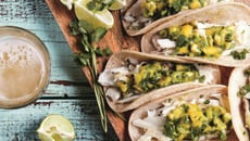 Tacos au poisson et salsa de mangue à l'avocat