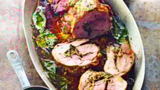 Epaule d’agneau roulée au pesto