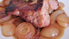 Filet mignon de porc braisé au cidre et aux petits oignons