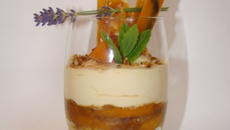 Tiramisu aux abricots, noisette, caramel, et son coulis à la vanille