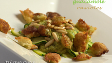 Courgettes sauce guacamole à l'huile de noisettes et ravioles grillées