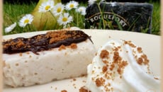 Poire fondante et sa sauce au chocolat Roquefort déstructurée