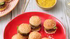 Minis buns de kefta au cumin et à la sauce Tabasco rouge