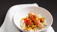 Langoustines royales rôties à la poutargue et Risotto au safran et coques sautées au curry