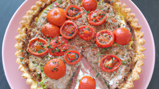 Tarte moutardée au thon et aux tomates