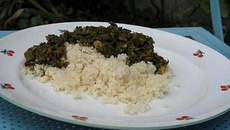 Saka-saka au poisson et attiéké