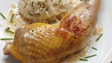 Cuisse de pintade fermière grillée, salade de choucroute crue au cumin