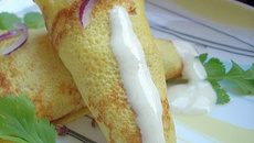 Cornet de crêpes épicé au poulet et curry vert