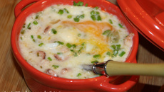 Œufs cocotte au Maroilles et aux crevettes grises