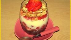 Douceur lactée aux fraises et sablés