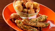 Fricassée d'aiguillettes de poulet fermier aux marrons et girolles