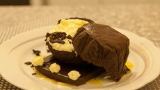 Froissée de casques surprise et sa mousseline mangue kiwi, gâteau