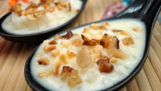 Riz au lait à la vanille et pépites de nougatine