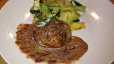 Mignon à la moutarde et tagliatelles de courgette