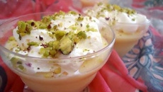 Délice oriental de semoule aux fleurs d'oranger et de rose