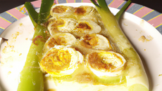 Radeau de poireaux primeurs nantais à l'œuf mollet