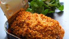 Gratin de tomates citronné sur leurs sardines en boîte