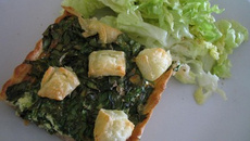 Tarte aux herbes et échalotes confites