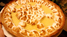 Tarte au citron et ses tétons de meringue