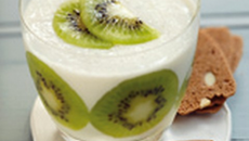 Panna cotta vanillée aux kiwis de l'Adour
