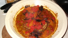 Tajine de poulet macéré aux épices, abricots et raisins secs