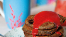 Pancakes au sarrasin et à la pulpe de fruits