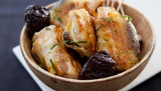 Croustillant de râble de lapin au comté et aux pruneaux