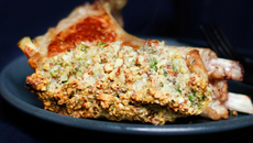 Carré d’agneau aux herbes et amandes