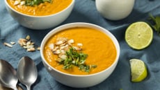 Velouté de patates douces au lait de coco et tartines