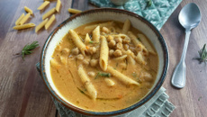Pasta e ceci (soupe italienne de pâtes et pois chiches)