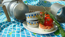 Pressé de faisselle et son tartare de tomates à la ciboulette du jardin au deux Z' Amora