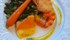 Aile de raie grillée sauce langoustine, avec 3 légumes