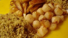 Coquilles saint Jacques à la mangue acidulée et panais caramélisés