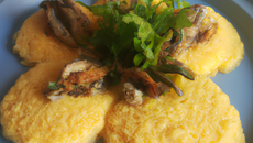 Huîtres pochées à la polenta