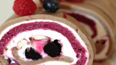 Bûche aux fruits rouges