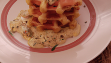 Gaufre de pomme de terre au saumon fumé, crème d'Isigny acidulée