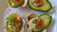Bouchées avocat et bar au fumet de coquillages