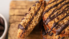 Biscuits aux flocons d'avoine fourrés au chocolat