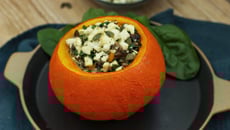 Potimarrons farcis aux champignons, épinards, féta et graines de courge