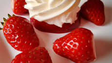 Fraises chantilly à la vanille et son palet breton