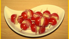 Brochettes de tomates, jambon cru et Etorki