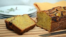 Cake à la banane et jus de citron