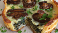 Croustillant aux poireaux, champignons et roquefort