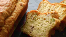 Cake au thon aux herbes aromatiques