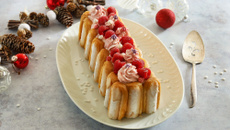 Bûche façon charlotte de Noël aux framboises