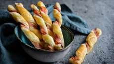 Allumettes feuilletées au Philadelphia et jambon sec