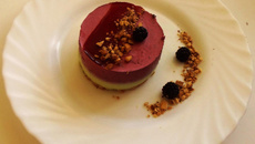 Entremet mure-pistache