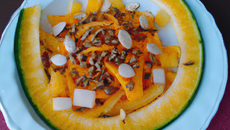 Salade croquante de pastèque, melon et concombre au citron et graines de potiron